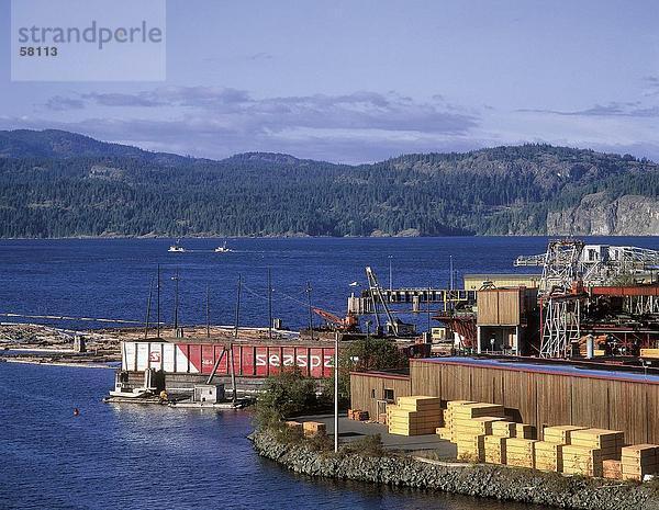 Erhöhte Ansicht von Containern im Hafen  Vancouver  British Columbia  Kanada