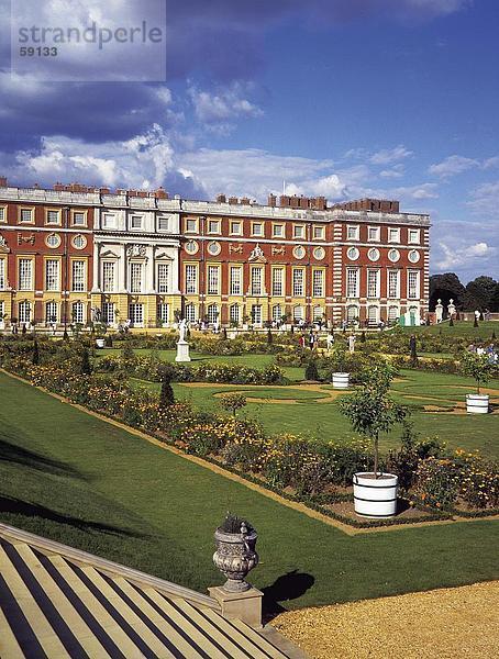 Fassade von Hampton Court Palace  London  Frankreich  Europa