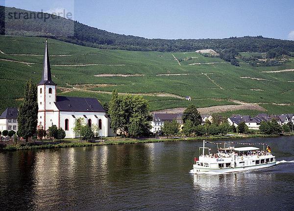 Tourboat in River  Fluss Mosel  Rheinland-Pfalz  Deutschland