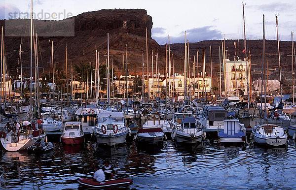 Boote im Hafen Puerto de Mogan  Gran Canaria  Kanarische Inseln  Spanien