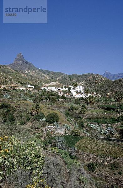 Berg Gebäude Hintergrund Dorf Berggipfel Gipfel Spitze Spitzen Kanaren Kanarische Inseln Gran Canaria Roque Bentaiga Spanien