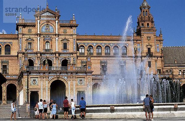 Brunnen vor Palace  Andalusien  Spanien  Europa