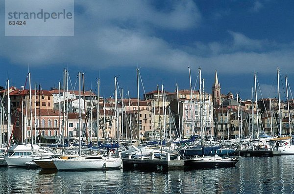 Boote vor Anker in Harbor  La Balagne  Korsika  Korsika  Frankreich