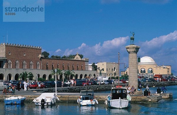 Boote vor Anker in Harbor  Mandraki Hafen  Rhodes  Dodecanese Inseln  Griechenland