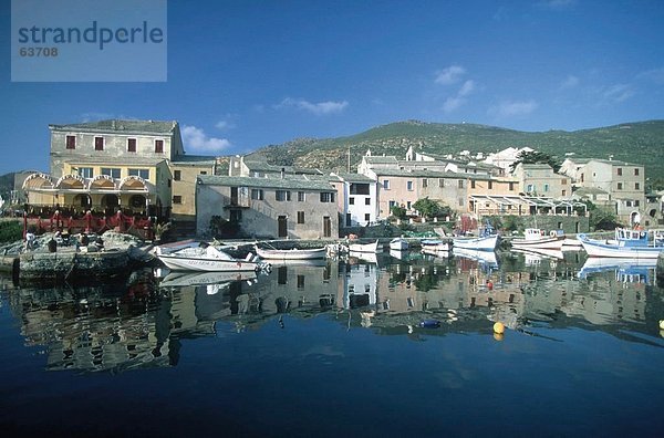 Boote vor Anker in Harbor  Cap Corse  Frankreich