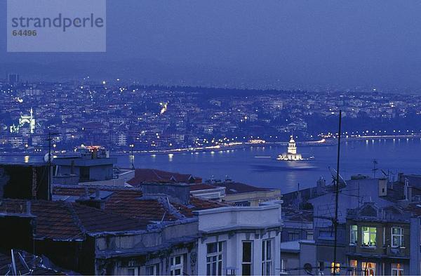 Luftbild der Stadt beleuchtet nachts  Istanbul  Türkei