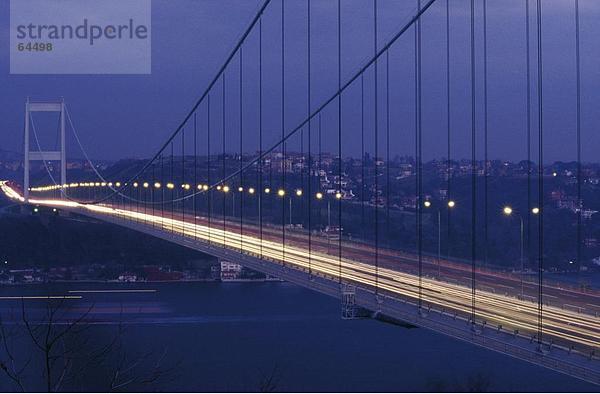 Hängebrücke über Straße  Bosporus-Brücke  Istanbul  Türkei