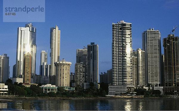 Gebäuden Waterfront gegen blauen Himmel  Panama