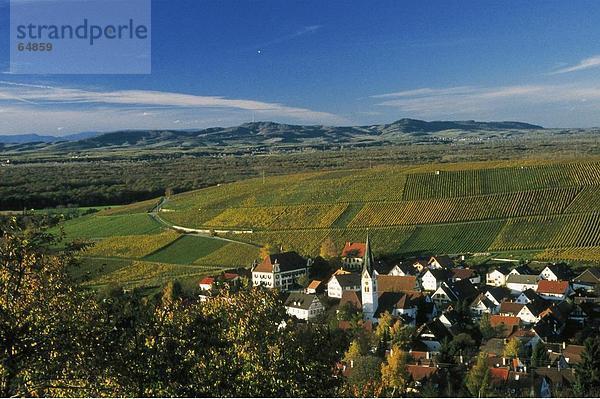 Erhöhte Ansicht der Gebäude in der Nähe von Wiese  Ebringen  Breisgau-Hochschwarzwald  Baden-Württemberg  Deutschland