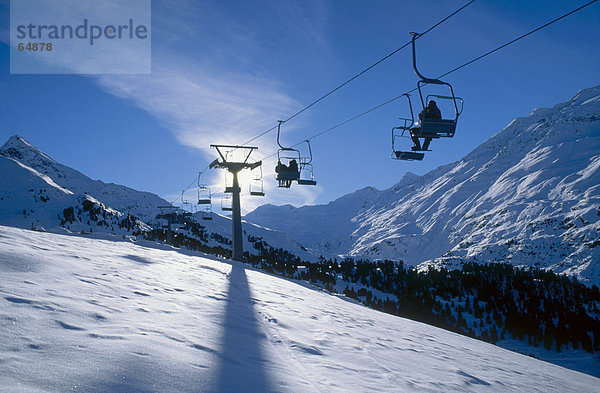 Skilifte auf verschneiten Landschaft  Obergural  Oetztal Alpen  Tirol  Österreich