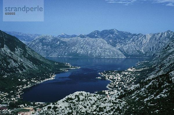 hoch oben Küste Stadt Ansicht Flachwinkelansicht Winkel Kotor Montenegro