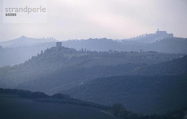 Panoramische Ansicht der Gebirge  Montalcino  Siena  Toskana  Italien