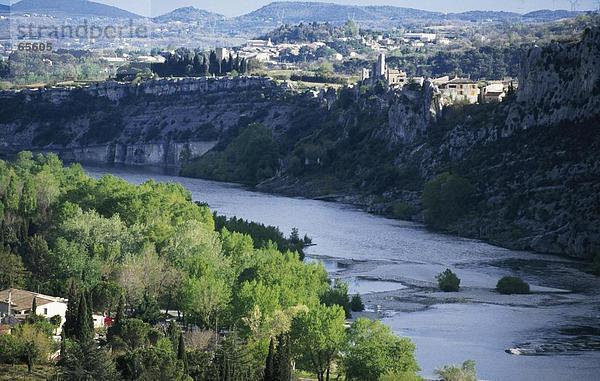 Erhöhte Ansicht eines Flusses  Rhône-Tal  Frankreich