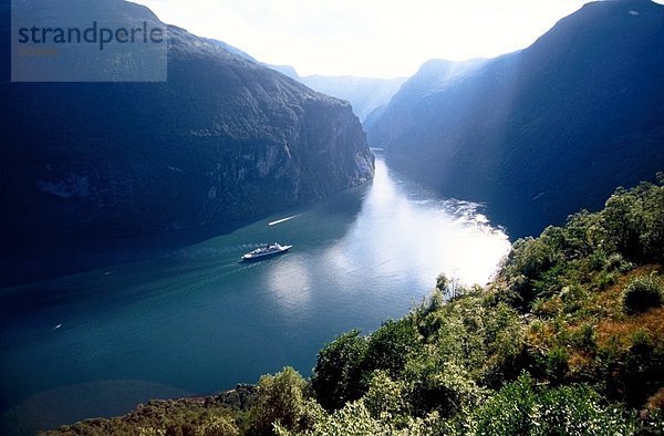 Schiff in der Bucht  Geiranger  Geirangerfjord  Norwegen