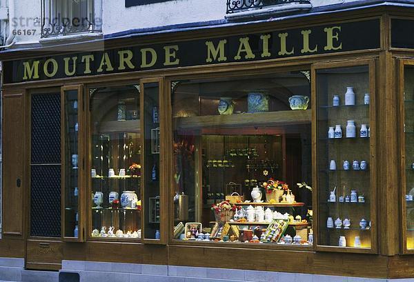 Fensteranzeige der Keramik Shop  Dijon  Departement Côte-d ' or  Frankreich