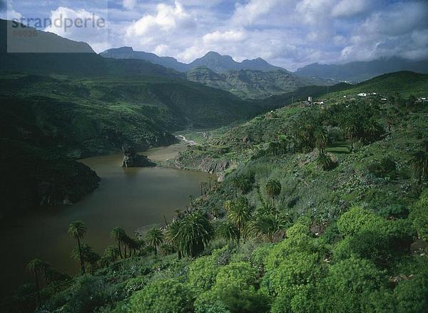 Fluss  der durch Berge  Gran Canaria  Kanarische Inseln  Spanien