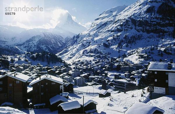 bedecken Gebäude Dorf Matterhorn Schnee Schweiz