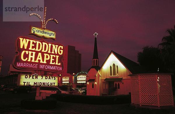 Kapelle beleuchtet nachts  Hochzeitskapelle  Las Vegas Boulevard  Las Vegas  Nevada  USA