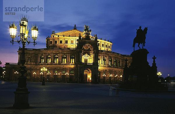 Wohnhaus Nacht Fassade Hausfassade Dresden Deutschland Oper Sachsen