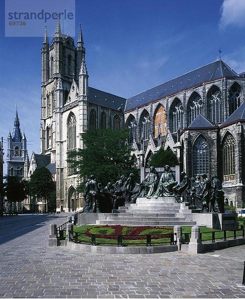 Statuen vor der Kathedrale  St.-Bavo-Kathedrale  Gent  Ost-Flandern  Deutschland