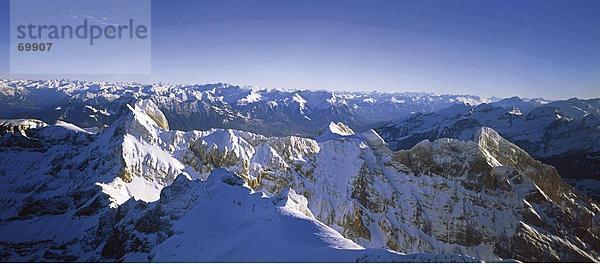 Erhöhte Ansicht der schneebedeckte Berge  Santis  Appenell  Schweiz