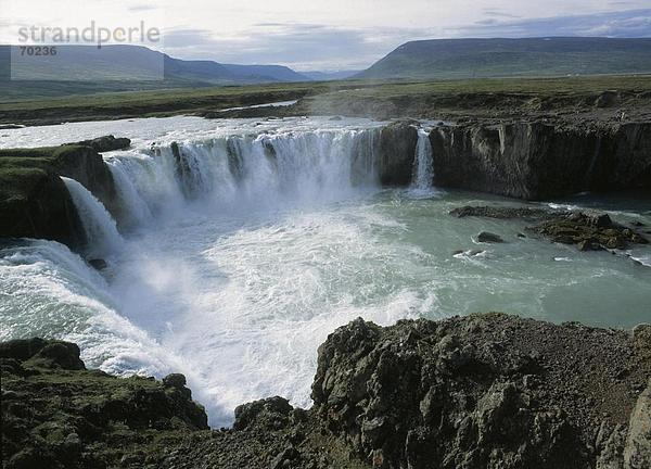 Erhöhte Ansicht der Wasserfälle  Godafoss Wasserfall  Island