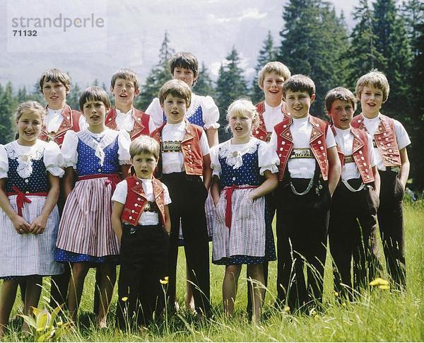 10007193  Berg Landschaft  Kinder  Group  Schweiz  Europa  Toggenburg  Tradition  Folklore  Tradition  nationalen Costu