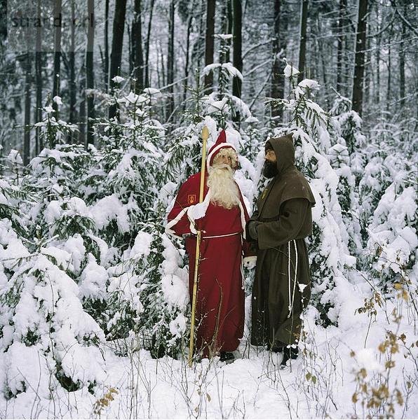 Weihnachtsmann Außenaufnahme Winter Wald Holz Diener Schnee