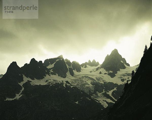 Landschaftlich schön landschaftlich reizvoll Europa Berg Wolke Alpen Alpenglühen Kanton Uri Schweiz