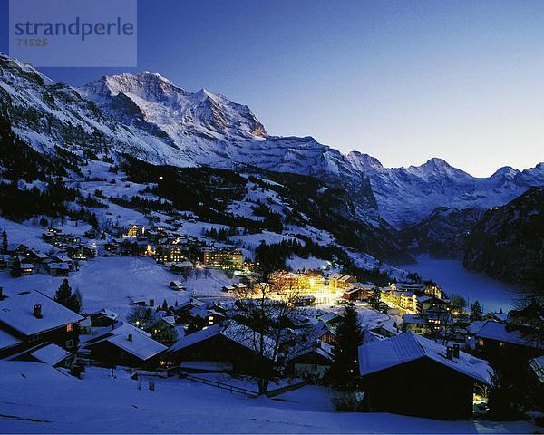 Panorama Europa Winter Draufsicht Berner Oberland Kanton Bern Abenddämmerung Schweiz Dämmerung
