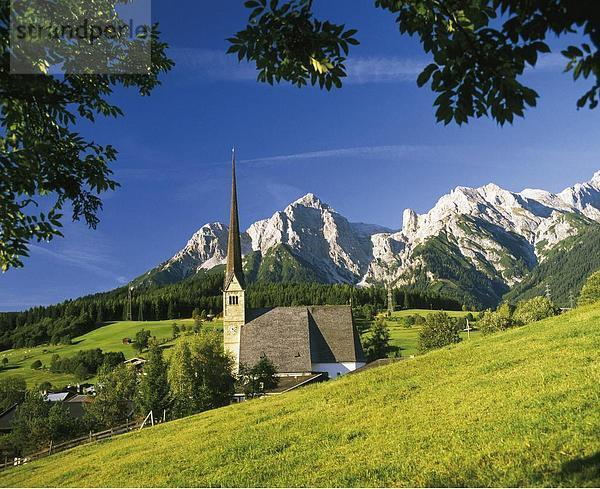 10080325  Landschaft  durch steinerne Meer  Berge  Kirche  Maria Alm  Österreich  Europa Steiermark  Pinzgau