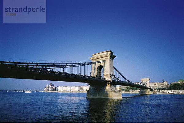 10087725  Budapest  Hängebrücke  Ungarn  Europa  Donau  River  Fluss  Brücke