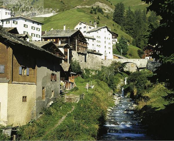 10089288  Creek  Bach  Kurve  Bundnerhauser  Graubünden  Graubünden  Schweiz  Europa  Splugen  Stein-Brücke  typisch  footpa