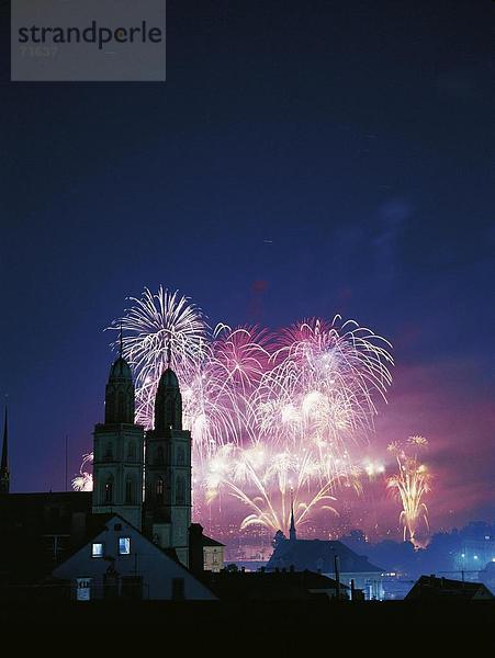 10103294  Feuerwerk  Lichterscheinung  Grossmunster  Schweiz  Europa  See  Nacht  Party  Stadt  Stadt  Zürich  Nacht  in der Nacht