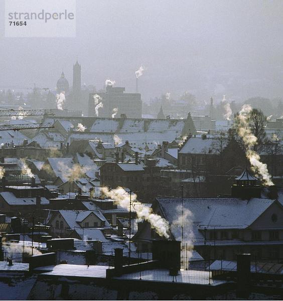 10109851  Dächer  Heizungen  Heizung  feinen Staub  Feinstaub laden  Kamine  Kamine  Kamine  Stadt  Stadt  Schnee  Luftverschmutzung