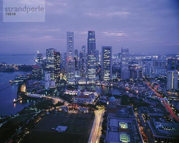 Gebäude Hochhaus Meer Beleuchtung Licht Draufsicht Asien Singapur