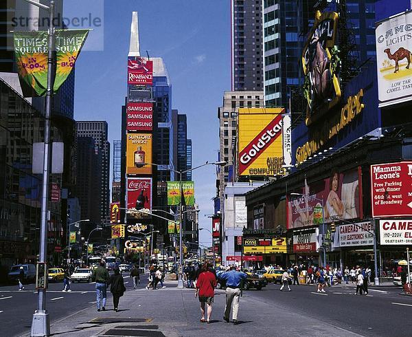 10214375  Leben  New York  Fußgänger  Passanten  Förderung Wände  Times Square  USA  Amerika  Nordamerika
