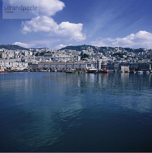 10220007  Ansicht  Berge  blau  Himmel  Genua  Hafen  Port  Italien  Europa  Meer  Schiffe  Wolken  Wetter