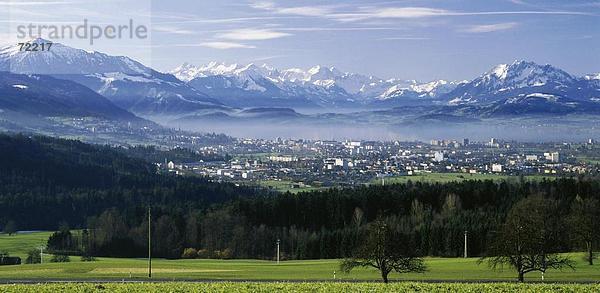 Landschaftlich schön landschaftlich reizvoll Europa Berg Stadt Großstadt Nebel Alpen Draufsicht Schweiz Kanton Zug