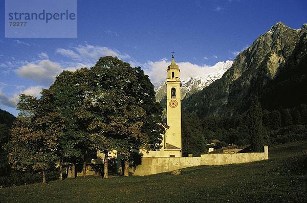 10256707  Bäumen  Berge  Borgonovo  Graubünden  Graubünden  Bergell  Kirche  Wand  Schweiz  Europa  Turm  Turm  c  Wiese