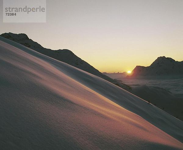10279688  Landschaft  Winter  Alpen  Berge  Engadin  Graubünden  Graubünden  Meer Nebel  Schnee  Schweiz  Europa  Sonne  Sonnenaufgang