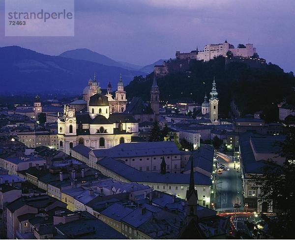 10295631  in der Nacht  Österreich  Europa  Salzburg  Stadt  Stadt  Übersicht  Überblick