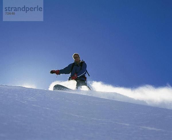 10332491  Winter  Wintersport  Sport  Bernina Bereich  dynamische  Gegenlicht  Graubünden  Graubünden  Mann  Schnee  Wolke  Schweiz