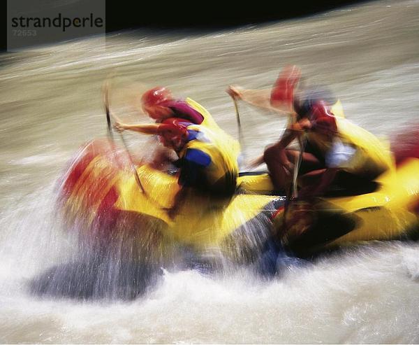 10334812  vier  Männer  Handlungen  verschwommen  River rafting  Wasser  Sport  Sport  Strom