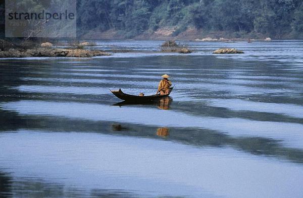 10351723  Boot  Dämmerung  Dämmerung  River  Fluss  Nam Ou  Landschaft  Laos  Asien  Mann  Muang Ngoy  Norden