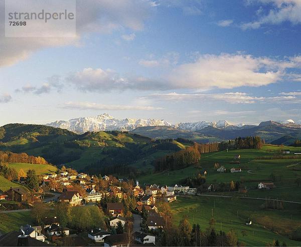 Landschaftlich schön landschaftlich reizvoll Europa Wolke Baum Hügel Schweiz Wetter