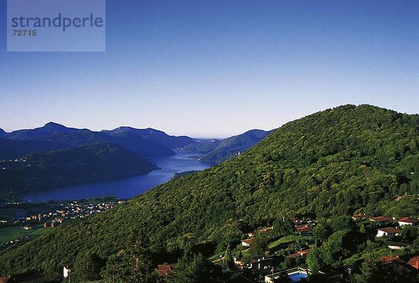 10368130  Agno  Berge  Hügel  Landschaft  den Luganersee  See  Meer  Orten  Schweiz  Europa  Tessin  Überblick