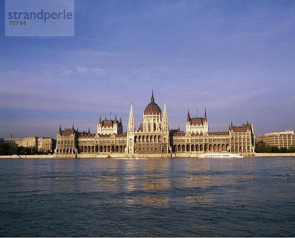 10370936  Budapest  Dämmerung  Dämmerung  Donau  Parlament  Schiff  Ungarn  Europa