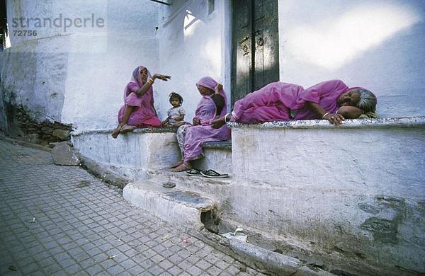 Frau Lifestyle ruhen Wohnhaus pink Asien Indien Rajasthan Udaipur