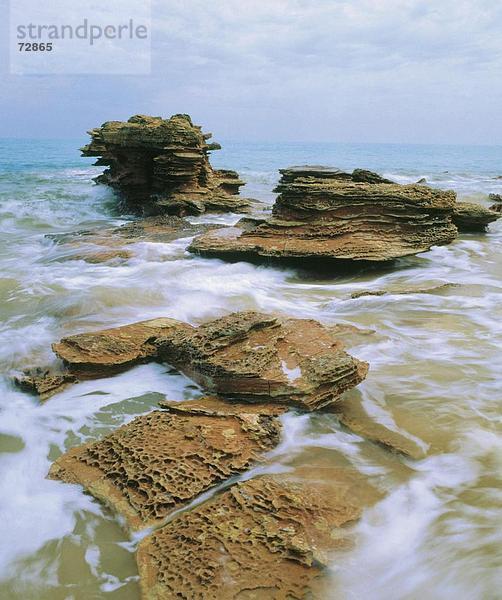 10388253  Australien  Landschaft  Surfen  Wellen  Broome  Fels  Klippe  Küste  Meer  Schichten  Verschiebungen  Strand  Meer  Westaustralien